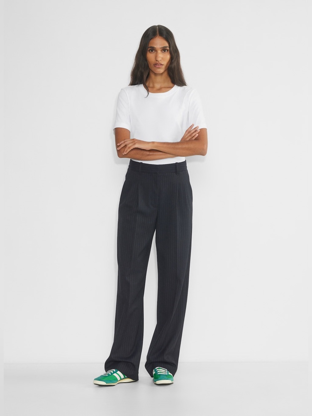 NWT Aritzia The Effortless Pant R
High rise wide leg relaxed wool like twill 10